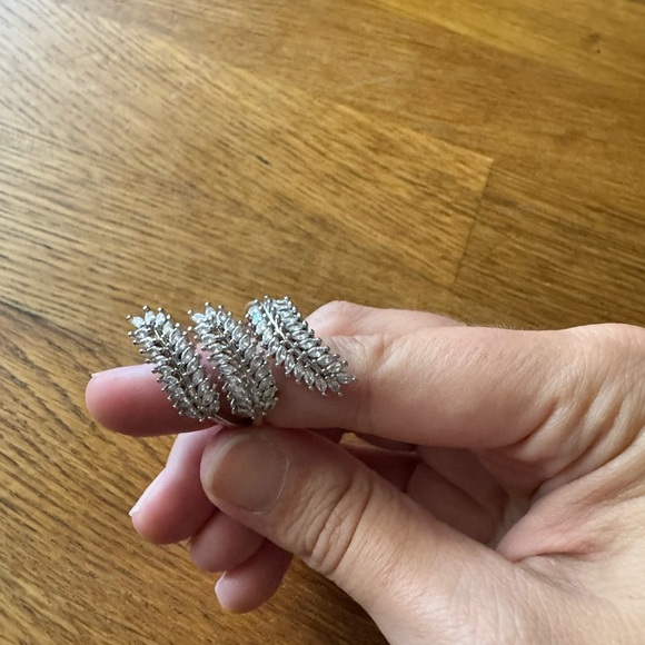 Stunning Silver Women's Ring - Picture 1 of 3